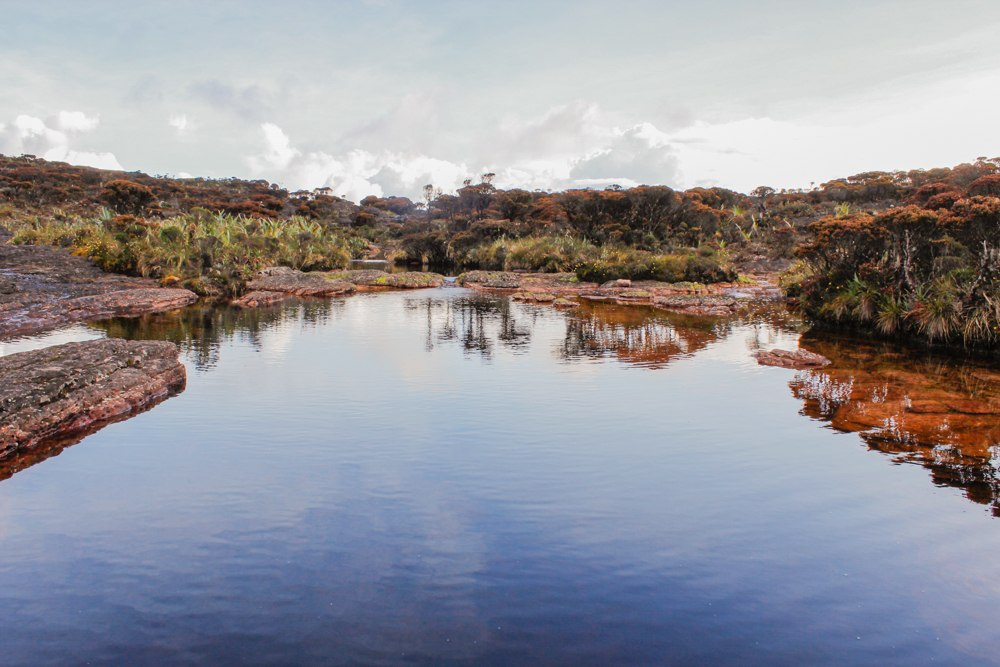 Lago no topo do Monte Roraima